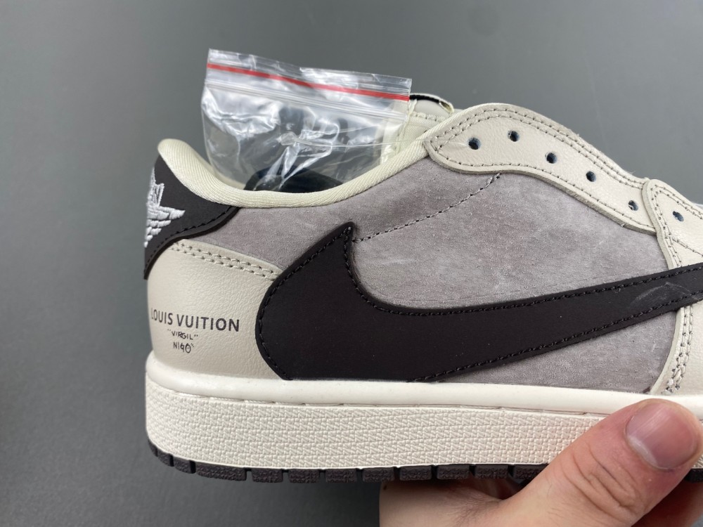 Travis Scott x Air Jordan 1 Low OG  LX1988-100