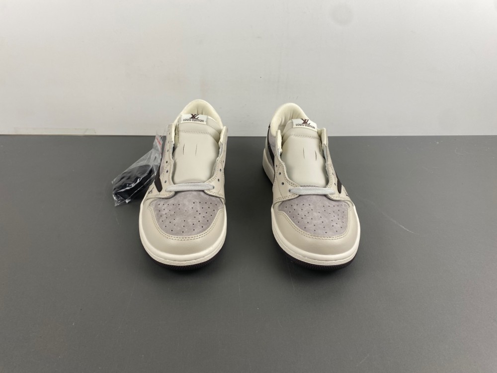 Travis Scott x Air Jordan 1 Low OG  LX1988-100