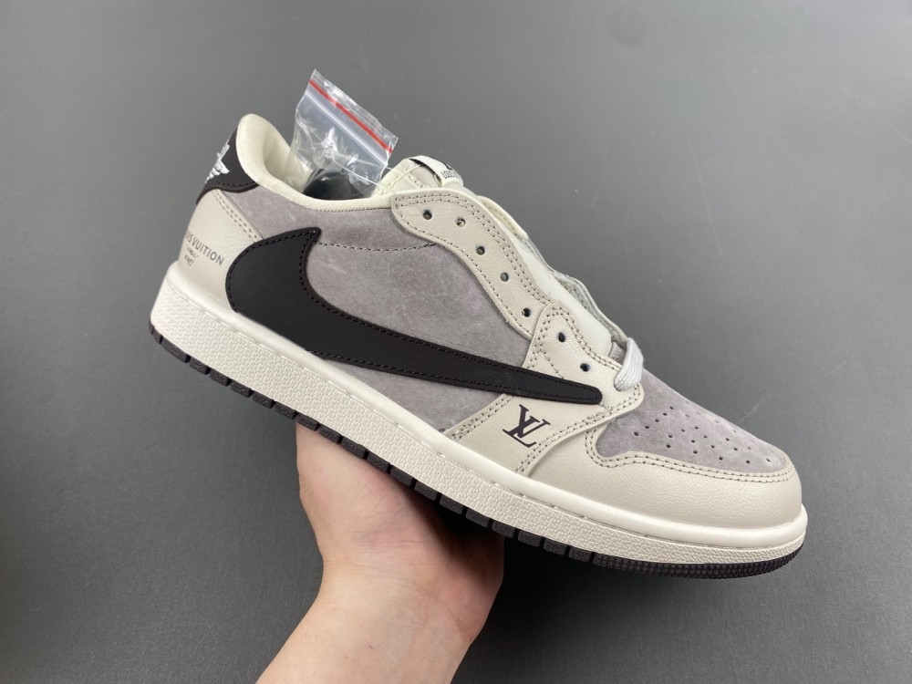 Travis Scott x Air Jordan 1 Low OG  LX1988-100